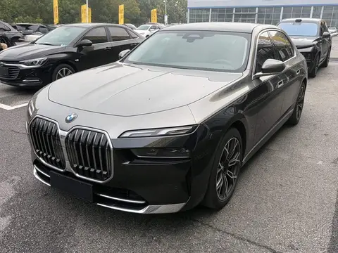 BMW 7 2023款 735Li 豪华套装, фото 1