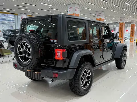 Jeep Wrangler 2024款 2.0T 罗宾汉四门版, фото 3