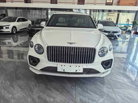 Bentley Bentayga 2023款 4.0T V8 长轴距雅度版, фото 2