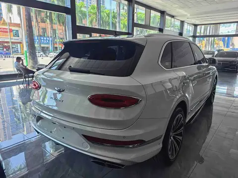 Bentley Bentayga 2023款 4.0T V8 长轴距雅度版, фото 3