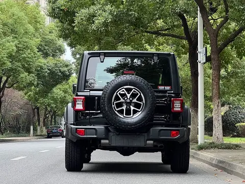 Jeep Wrangler 2024款 2.0T 罗宾汉四门版, фото 4